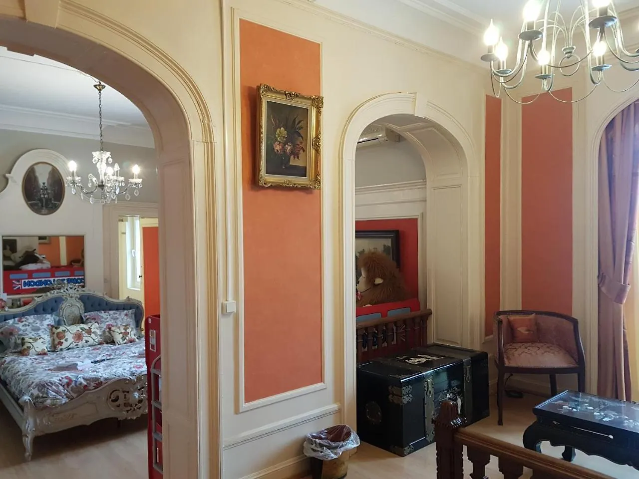 Château Lambert Hotel-Resto-Parking-Shuttle, a 1 ha green Oasis at 8 min from CRL Airport without any noise Charleroi