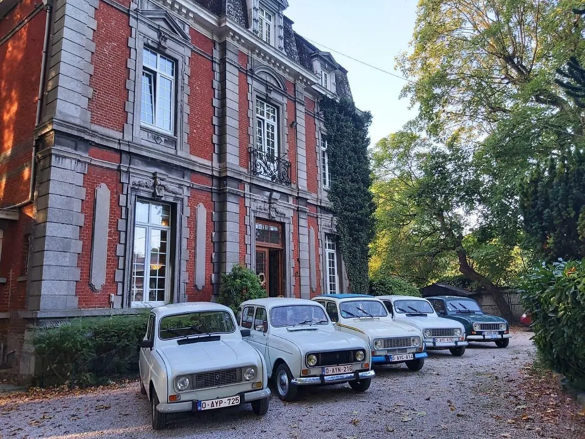 Château Lambert Hotel-Resto-Parking-Shuttle, a 1 ha green Oasis at 8 min from CRL Airport without any noise Charleroi